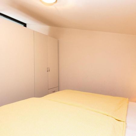 1 Bedroom Cozy Apartment In יאדראנובו מראה חיצוני תמונה