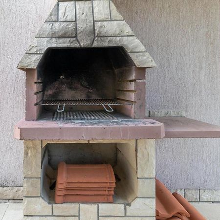 1 Bedroom Cozy Apartment In יאדראנובו מראה חיצוני תמונה