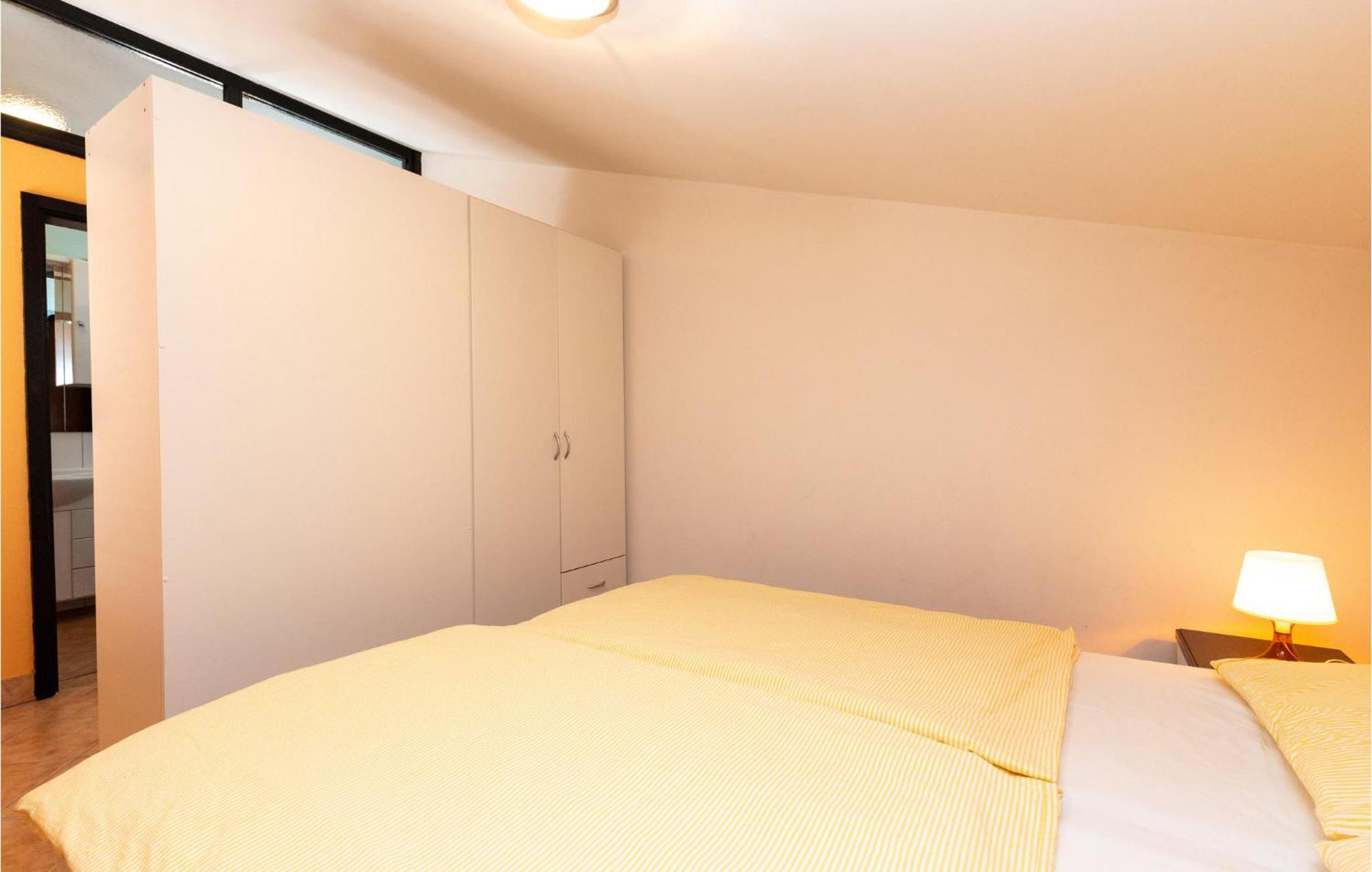 1 Bedroom Cozy Apartment In יאדראנובו מראה חיצוני תמונה