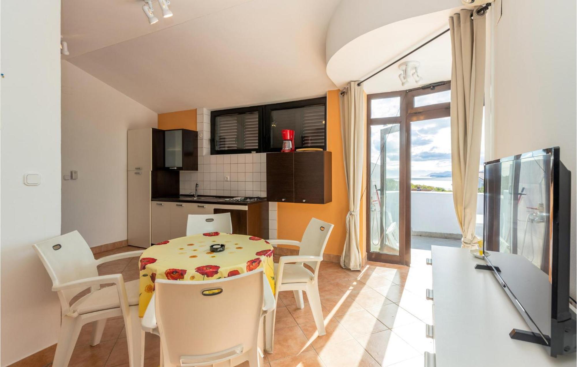 1 Bedroom Cozy Apartment In יאדראנובו מראה חיצוני תמונה