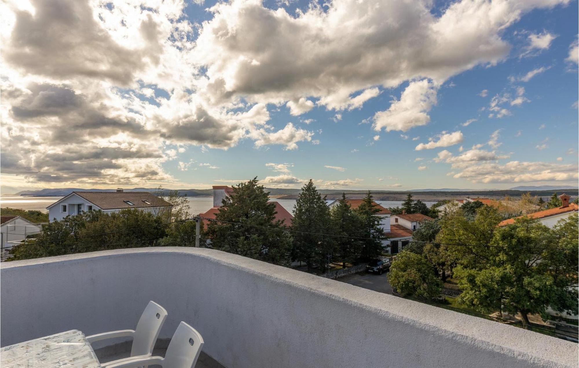 1 Bedroom Cozy Apartment In יאדראנובו מראה חיצוני תמונה