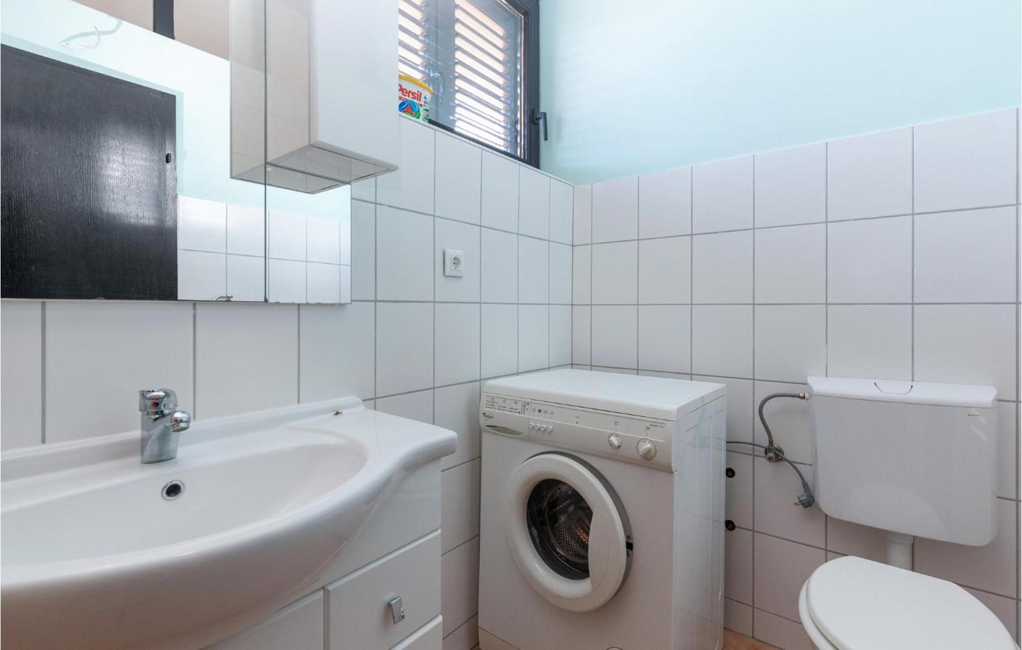1 Bedroom Cozy Apartment In יאדראנובו מראה חיצוני תמונה